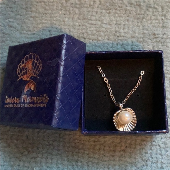Pearl Shell Necklace - Picture 1 of 3